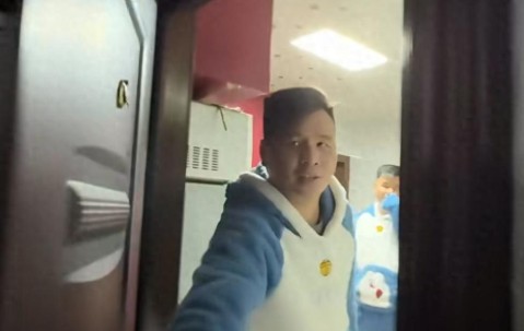 PG电子app下载-上海40岁双胞胎兄弟，同居30年不结婚，哥哥扮演老公 弟弟是老婆